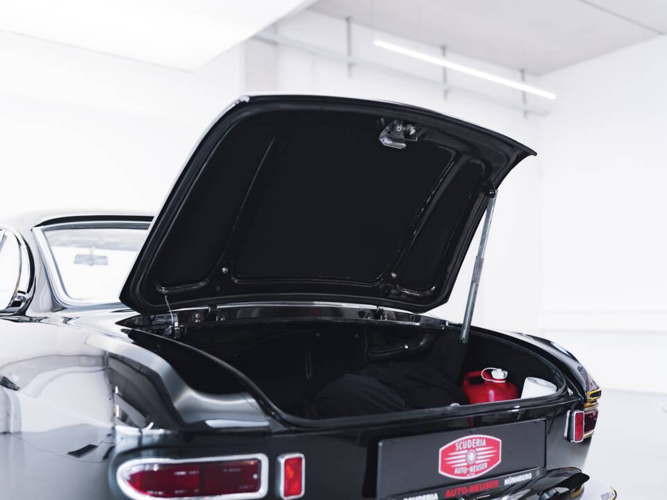 Image 70/100 of Ferrari 330 GT 2+2 (1965)