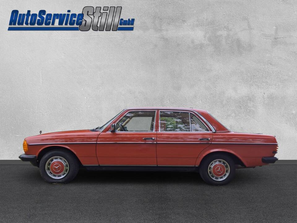 Image 2/41 of Mercedes-Benz 200 D (1981)