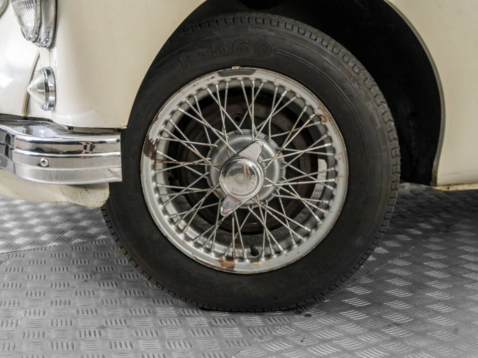 Image 4/50 of MG MGA 1500 (1957)