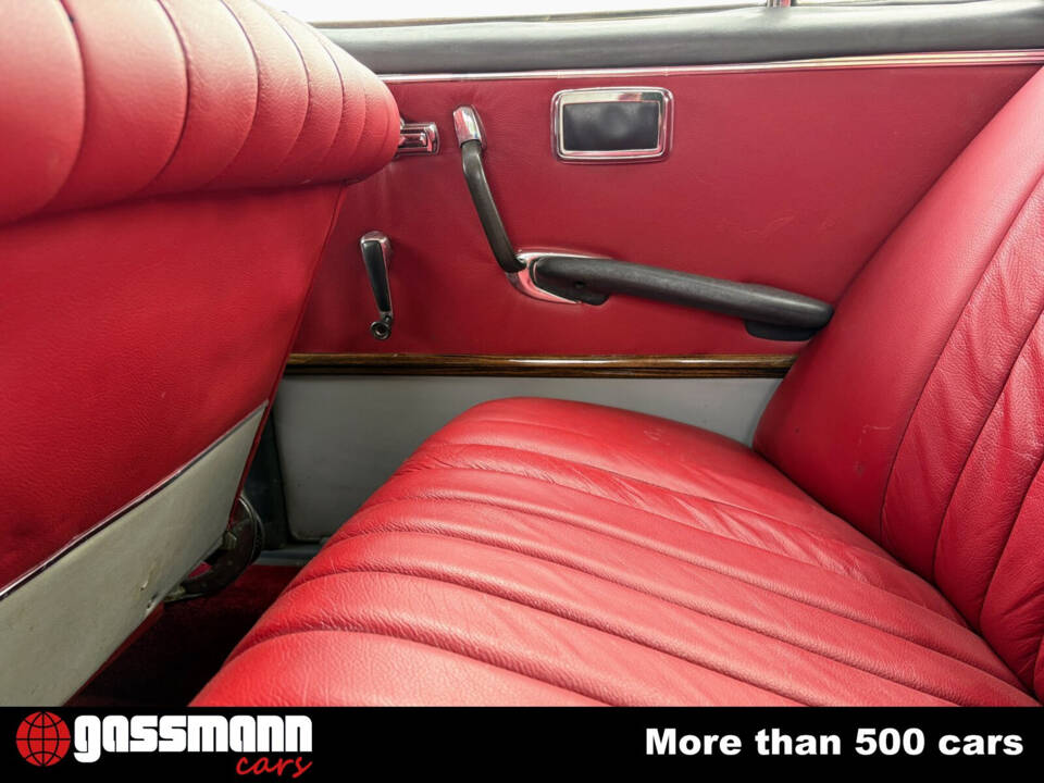 Image 14/15 of Mercedes-Benz 220 SE b (1961)