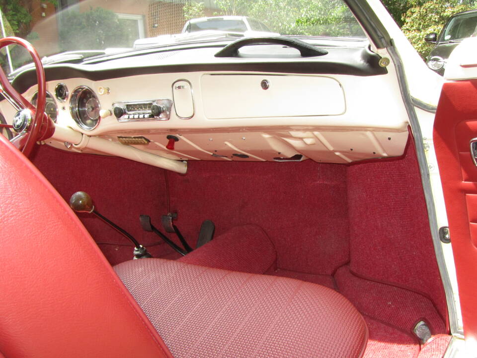 Image 25/45 of Volkswagen Karmann Ghia 1300 (1965)