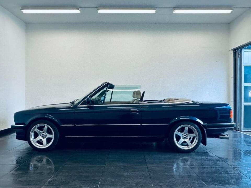Image 11/29 de BMW 325i (1989)