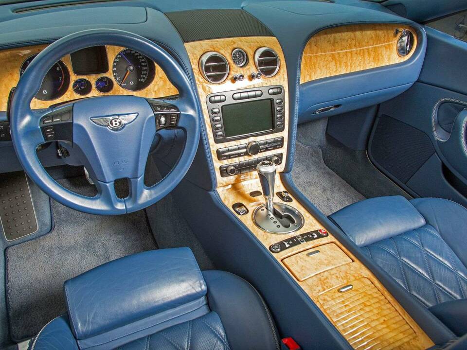 Image 16/20 of Bentley Continental GTC (2010)