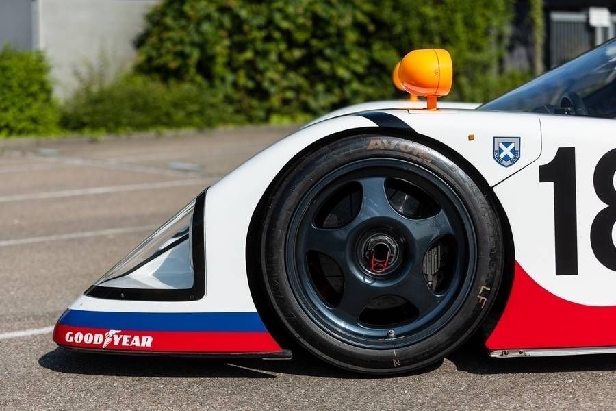 Image 20/50 of Aston Martin AMR1 (1989)