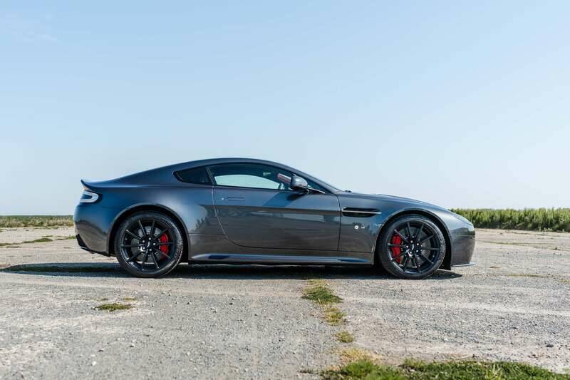 Image 14/50 de Aston Martin V12 Vantage S (2016)