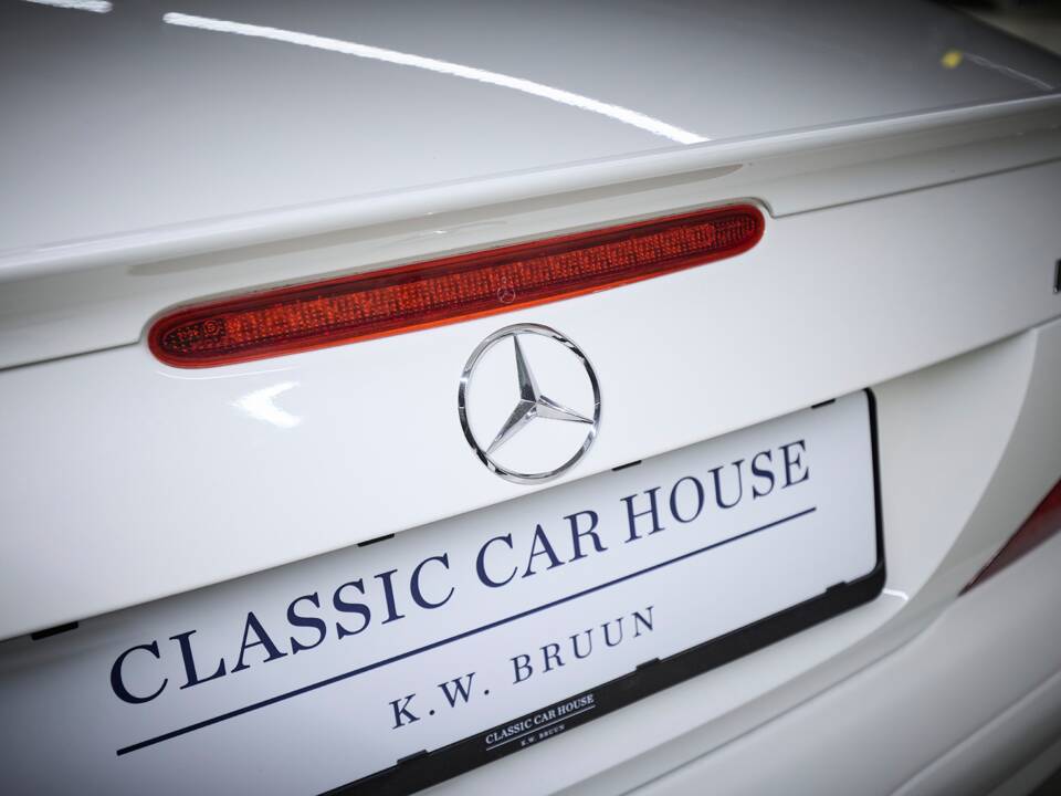 Image 30/99 de Mercedes-Benz SL 55 AMG (2005)