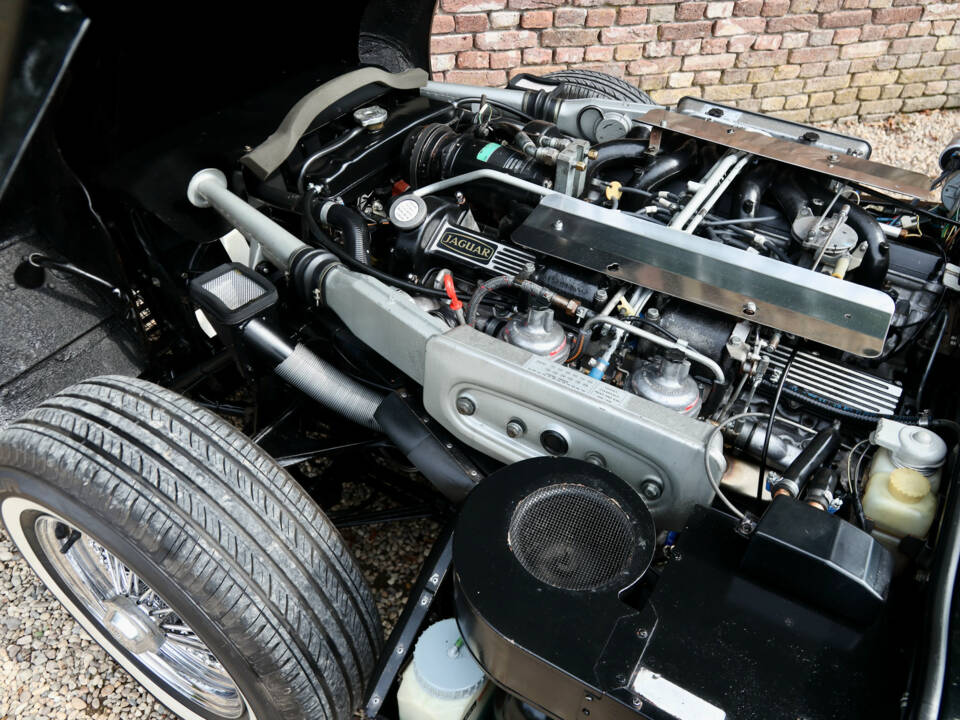 Image 49/50 of Jaguar E-Type V12 (1974)