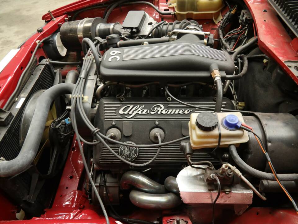 Image 4/50 de Alfa Romeo 75 3.0 V6 QV (1990)