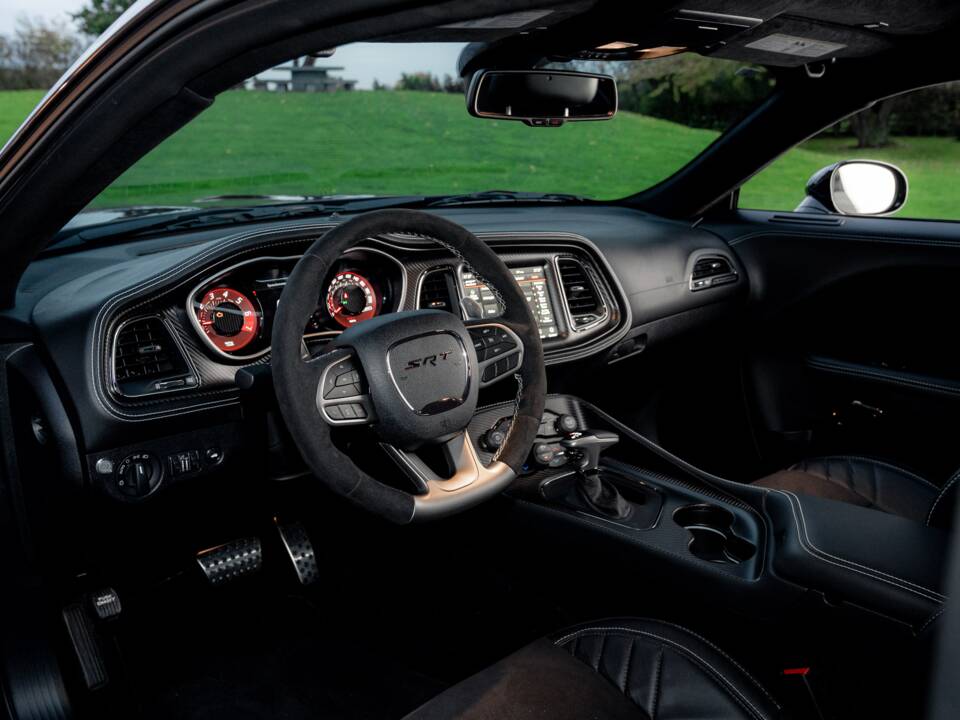 Image 76/86 of Dodge Challenger SRT "Black Ghost" (2023)