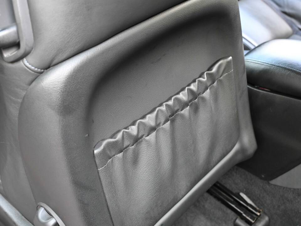 Image 24/35 of Holden Monaro CAPA F 320 C (2003)
