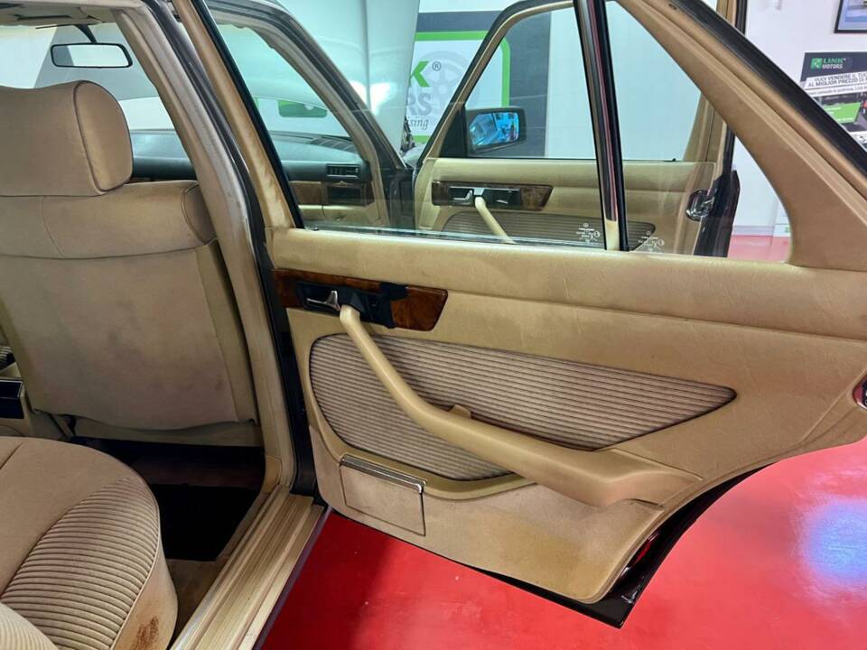 Bild 27/30 von Mercedes-Benz 380 SE (1985)