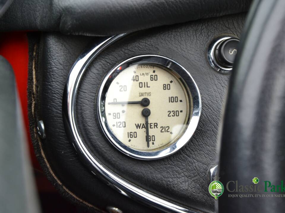 Image 33/50 of Austin-Healey 3000 Mk II (BJ7) (1962)