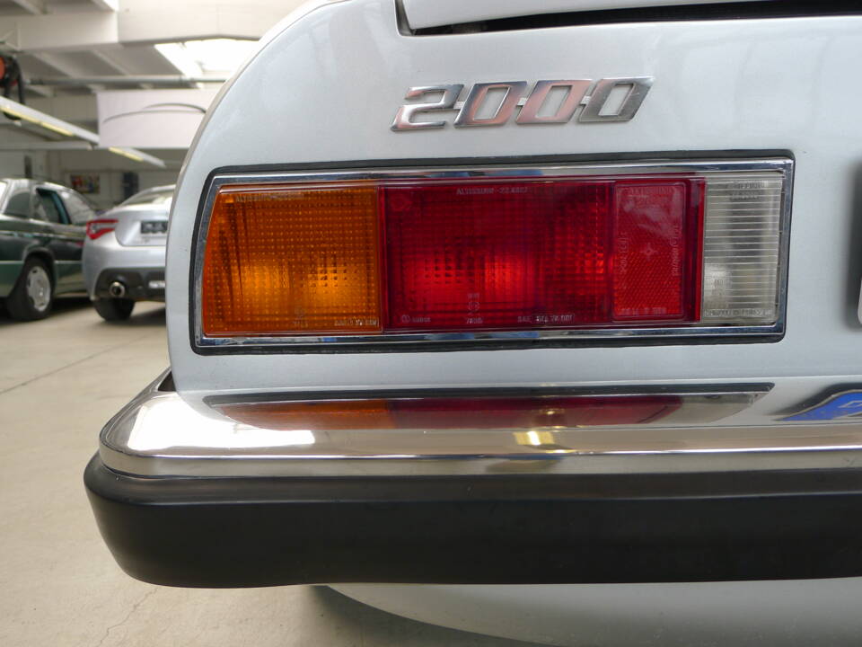 Bild 25/32 von Alfa Romeo 2000 Spider Veloce (1981)