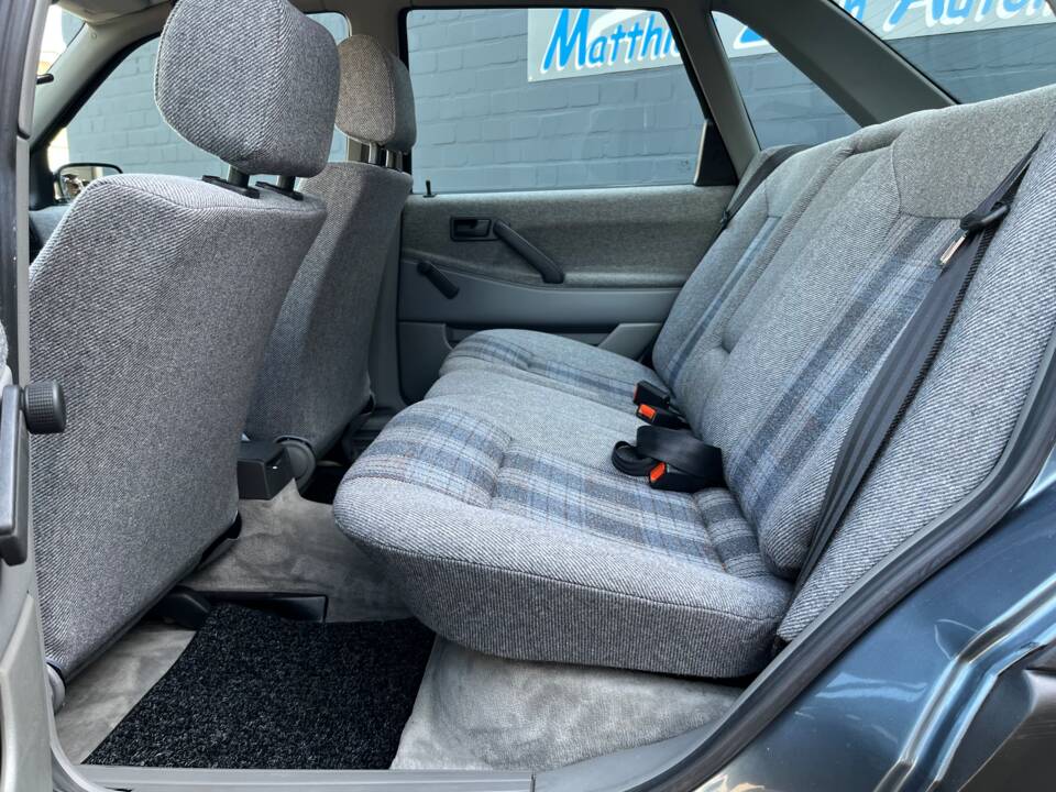 Image 23/33 of Volkswagen Passat 1.8 (1989)