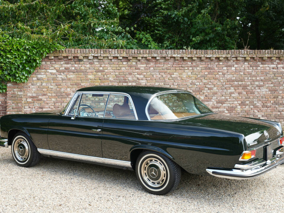 Image 20/50 of Mercedes-Benz 280 SE 3,5 (1971)