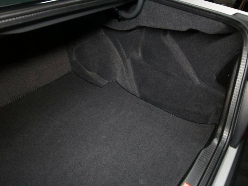 Afbeelding 35/50 van Mercedes-Benz 230 CE (1988)