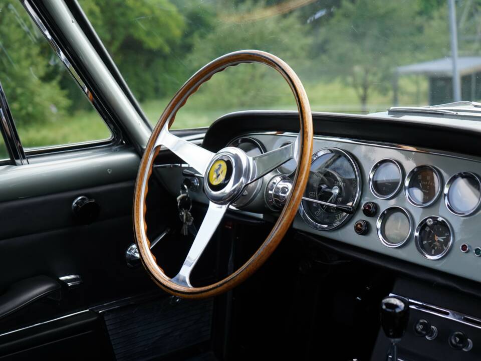 Afbeelding 18/72 van Ferrari 250 GTE (1962)