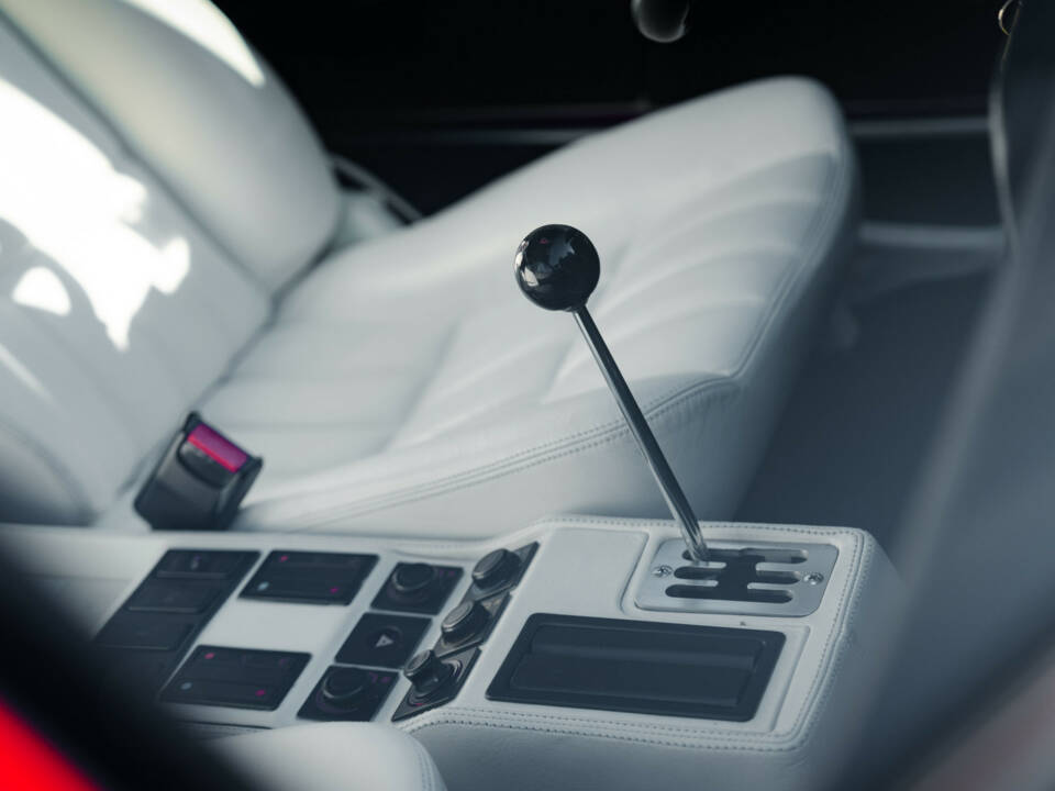 Image 15/38 of Ferrari 208 GTB Turbo (1987)