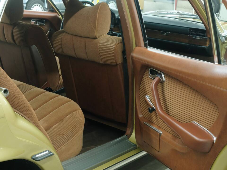 Image 43/50 de Mercedes-Benz 280 SE (1975)