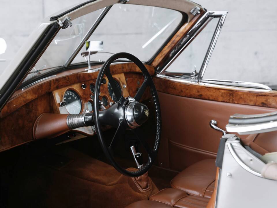 Bild 23/50 von Jaguar XK 120 DHC (1953)
