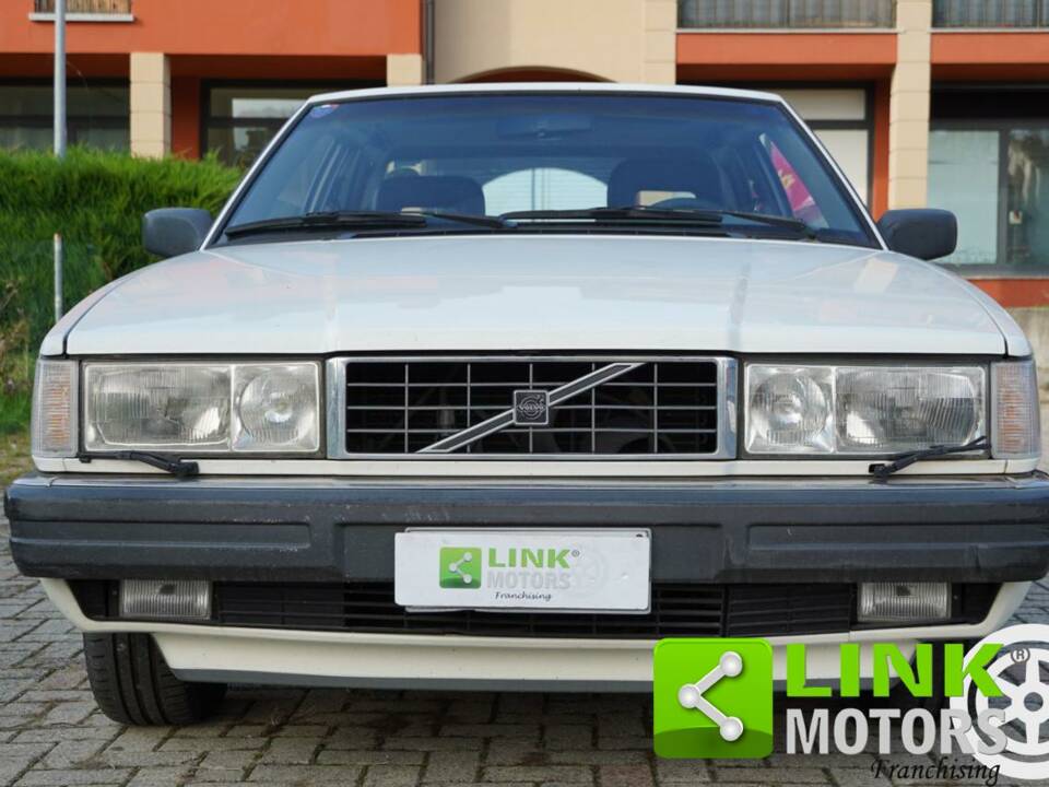 Image 2/10 of Volvo 780 Bertone (1987)