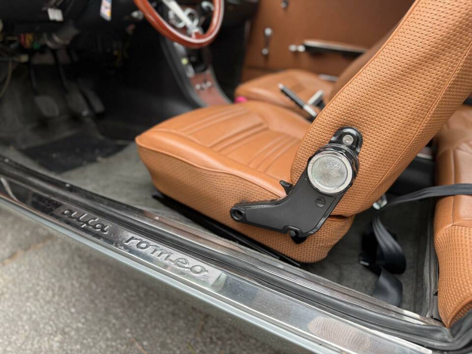 Image 7/53 of Alfa Romeo 1750 GT Veloce (1971)