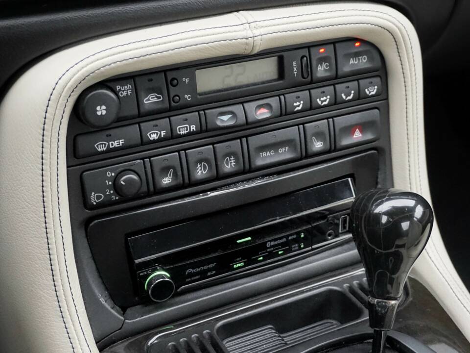 Immagine 26/38 di Jaguar XK8 4.0 (1996)