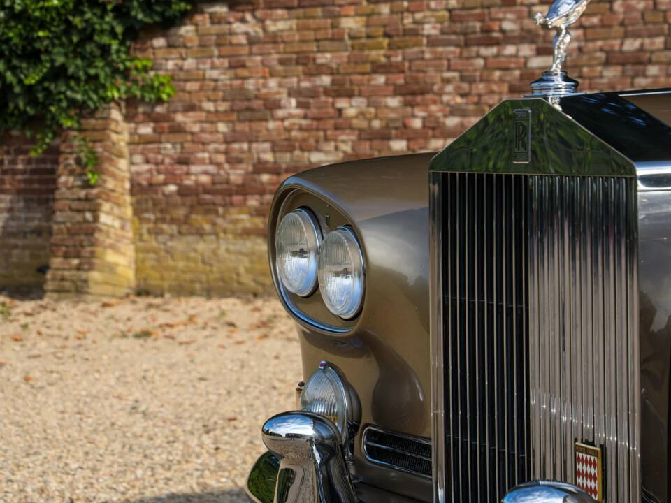 Image 27/50 of Rolls-Royce Silver Cloud III "Chinese Eyes" (1965)
