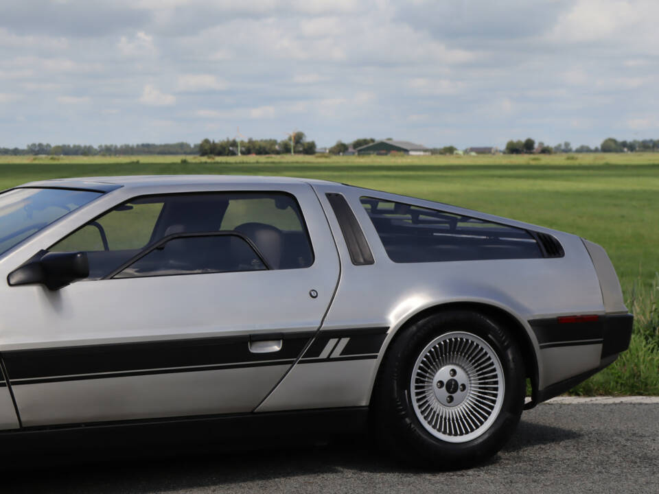 Image 27/32 of DeLorean DMC-12 (1981)