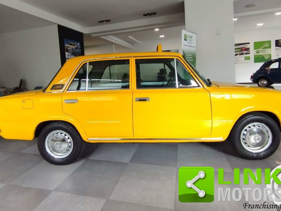 Image 2/10 de FIAT 124 (1974)