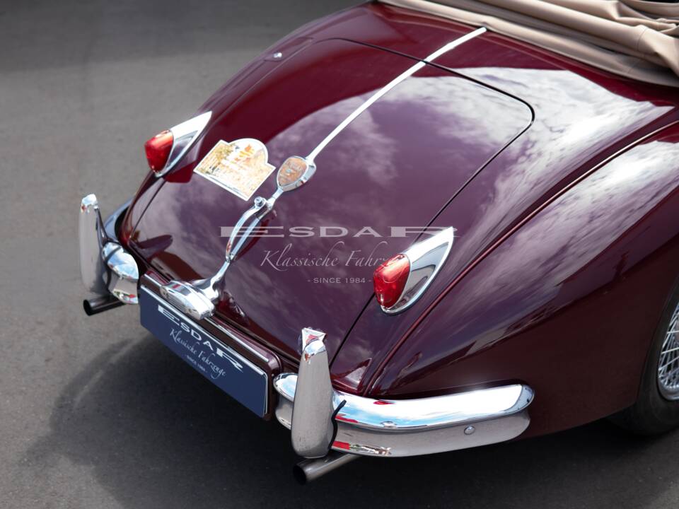 Image 15/32 de Jaguar XK 140 OTS (1955)