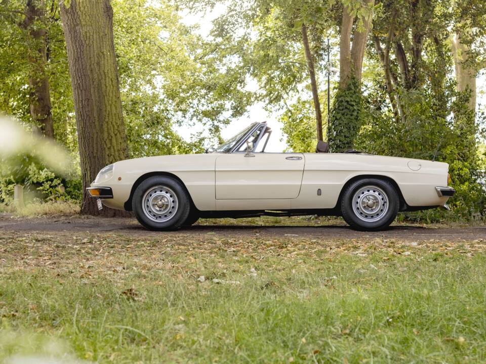 Immagine 28/50 di Alfa Romeo 2000 Spider Veloce (1980)