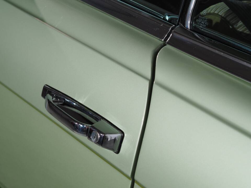 Image 12/66 of Mercedes-Benz 450 SLC (1977)