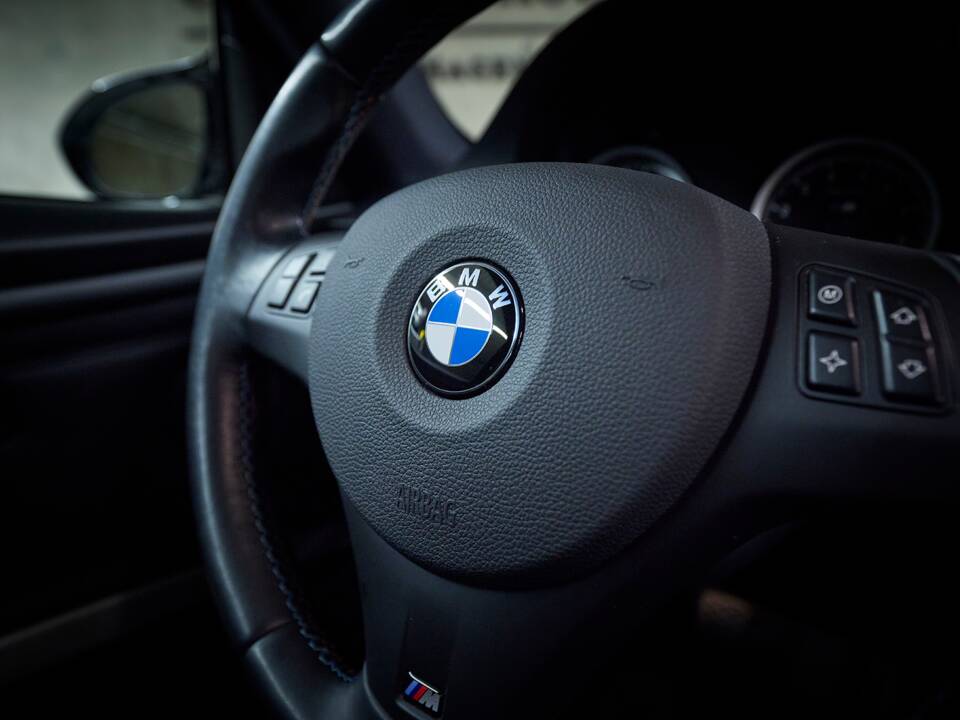 Image 83/100 of BMW M3 (2006)
