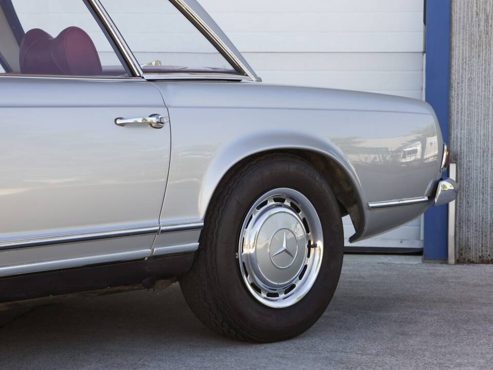 Bild 23/70 von Mercedes-Benz 280 SL (1967)