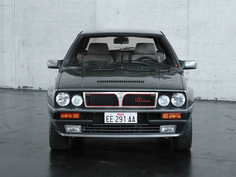 Image 6/50 of Lancia Delta HF Integrale (1988)