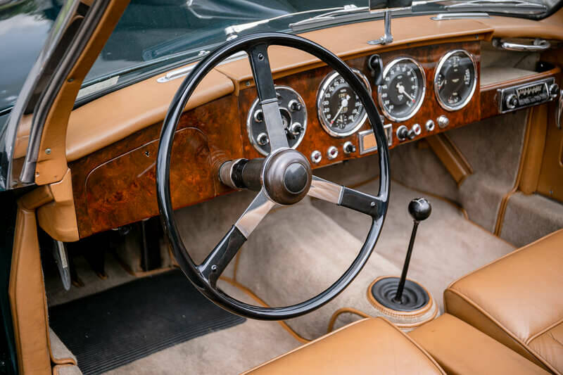 Image 24/50 of Aston Martin DB 2&#x2F;4 Mk I DHC (1954)