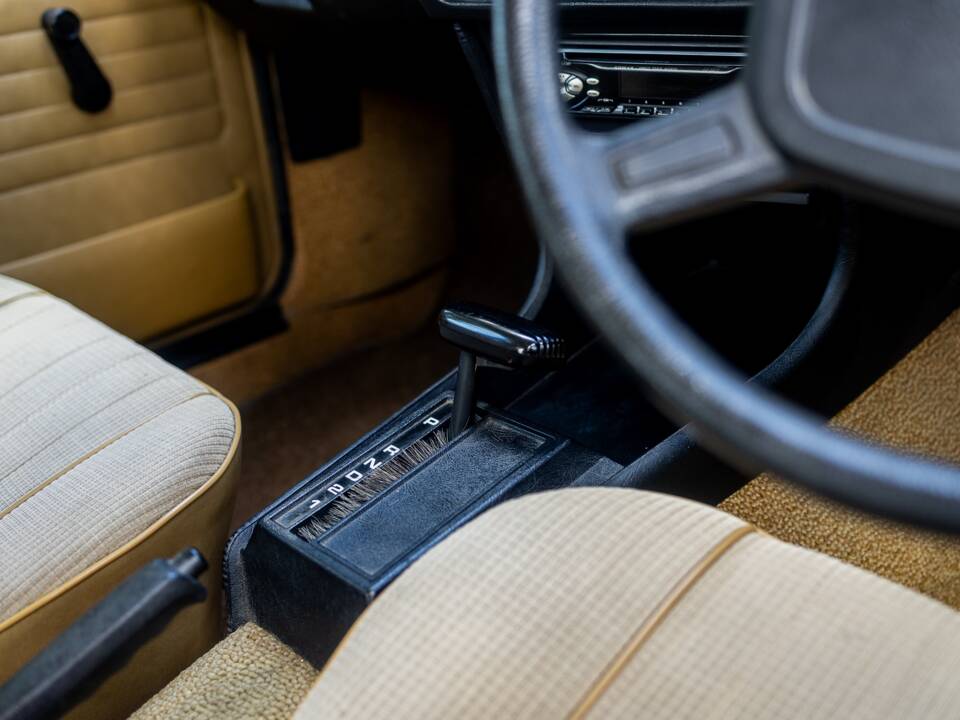 Image 40/48 of BMW 320/6 (1980)