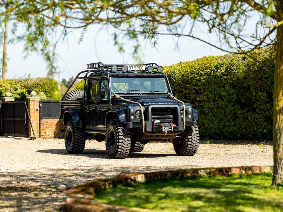 Bild 25/46 von Land Rover Defender 130 Td5 Crew Cab (2005)
