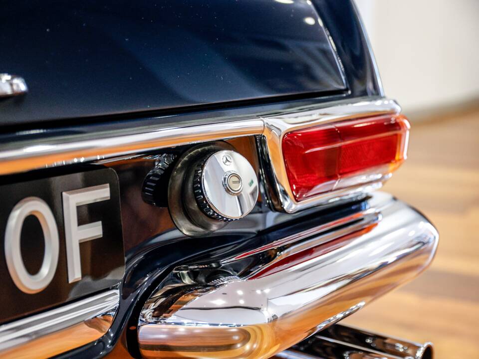 Image 12/31 de Mercedes-Benz 280 SL (1968)