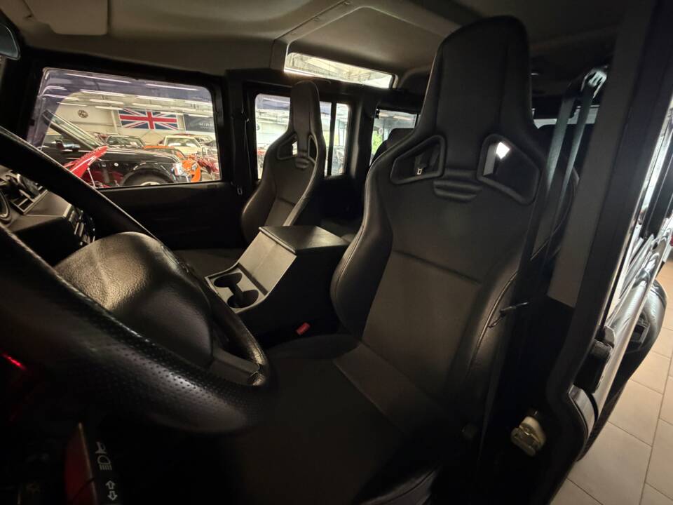 Bild 10/11 von Land Rover Defender 110 Crew Cab SE (2009)