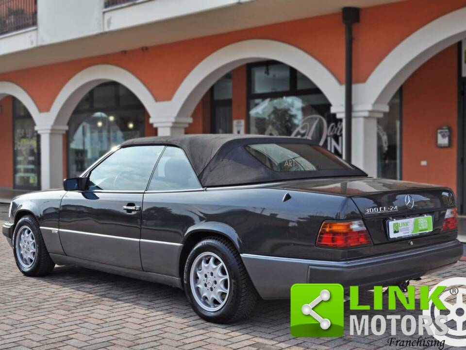 Bild 3/10 von Mercedes-Benz 300 CE (1993)