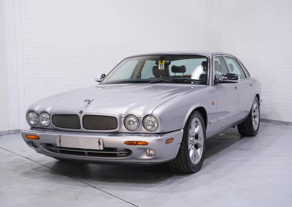 Bild 5/8 von Jaguar XJR 4.0 (2000)