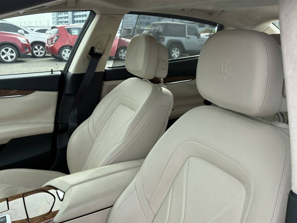 Image 15/54 of Maserati Quattroporte GTS (2015)