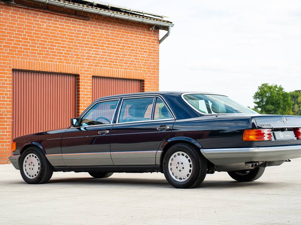 Image 4/72 de Mercedes-Benz 500 SEL (1984)