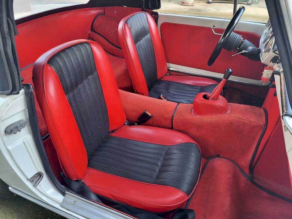Immagine 25/33 di Innocenti Spider S (1963)
