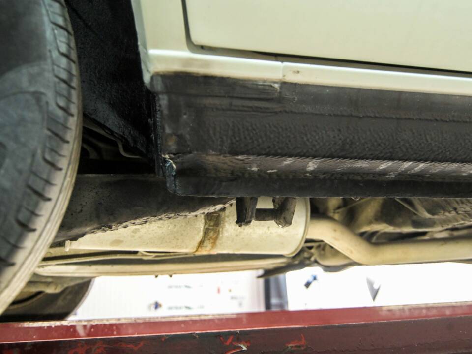 Image 46/50 of Volvo 740 GL (1987)