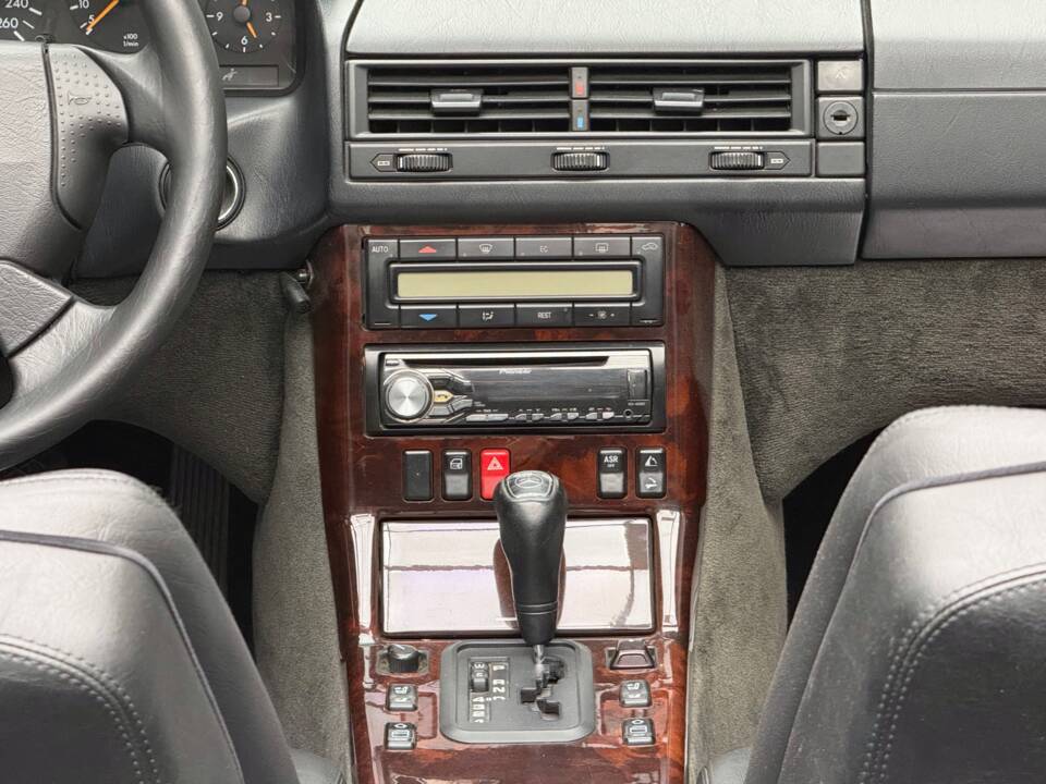 Bild 19/27 von Mercedes-Benz SL 320 (1997)