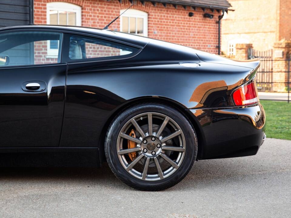 Image 40/75 of Aston Martin V12 Vanquish S (2007)