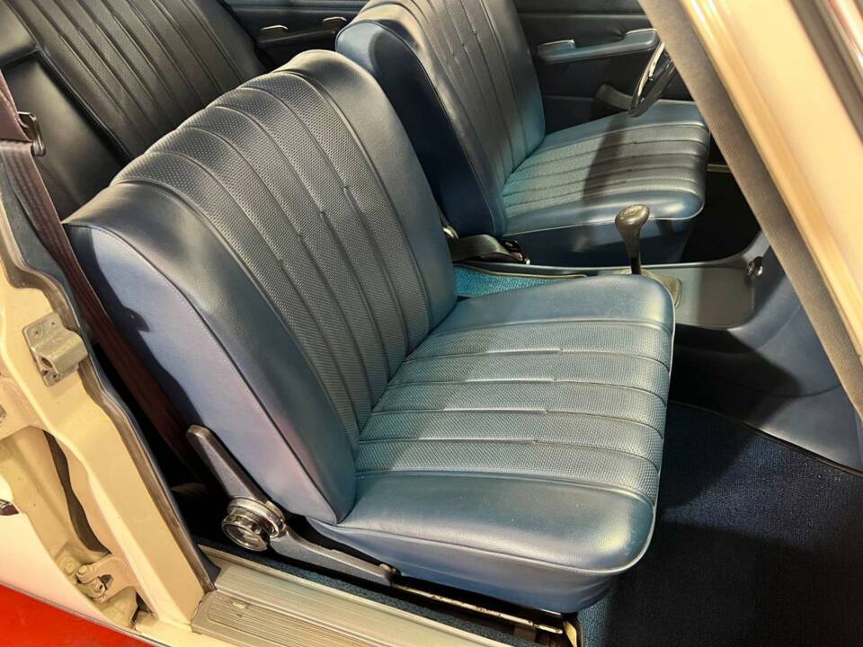 Bild 12/46 von Mercedes-Benz 220 D (1972)